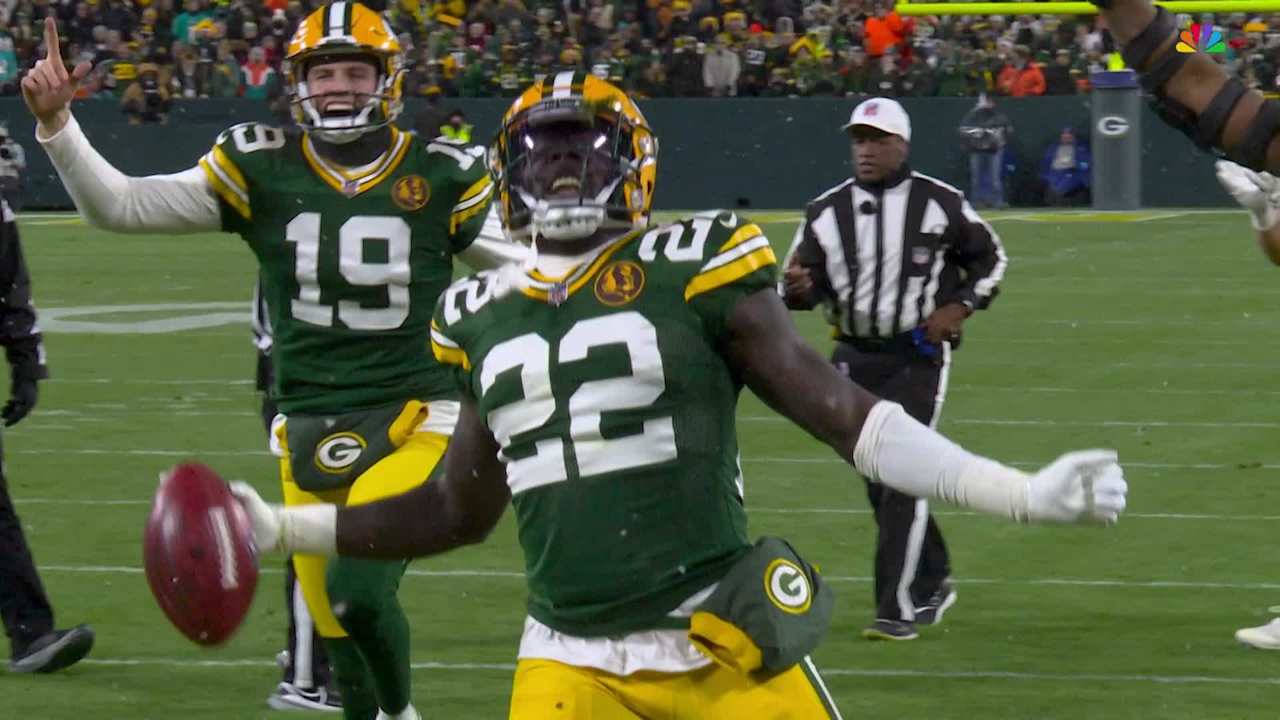 Green Bay Packers defensive back Robert Rochell recovers Miami Dolphins ...