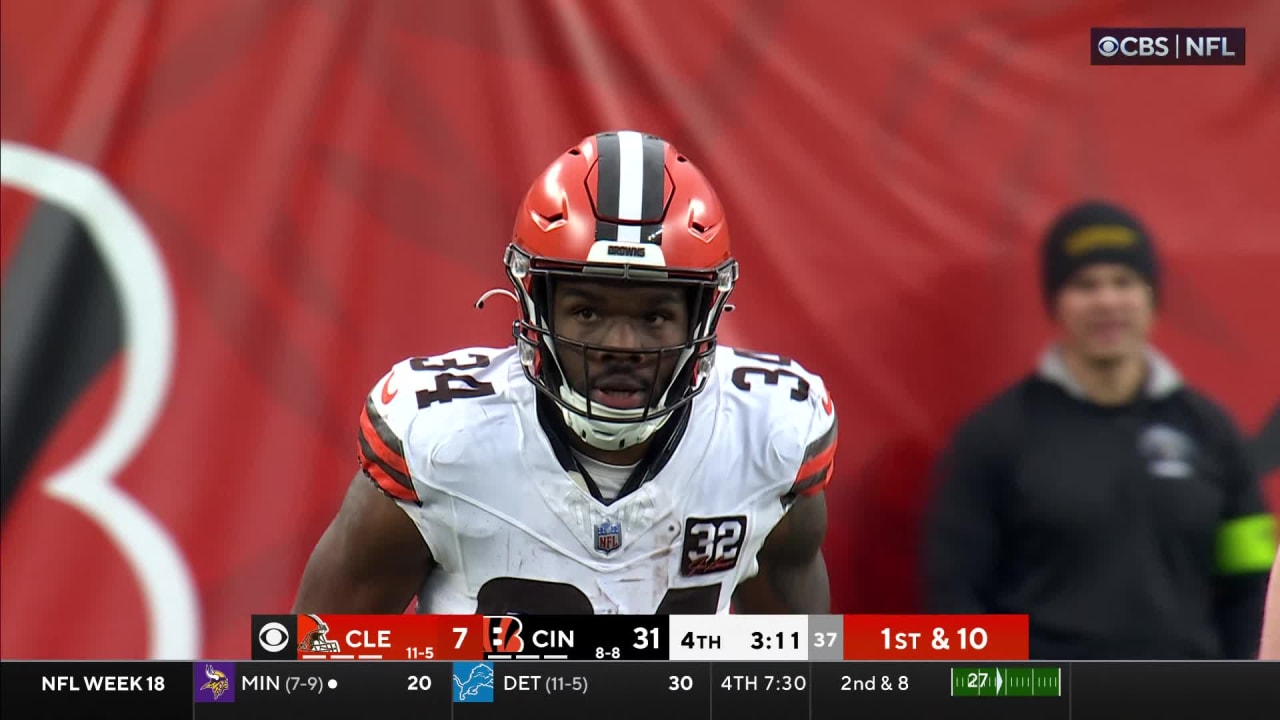 Cleveland Brown running back Jerome Ford breaks tackles on 19yard