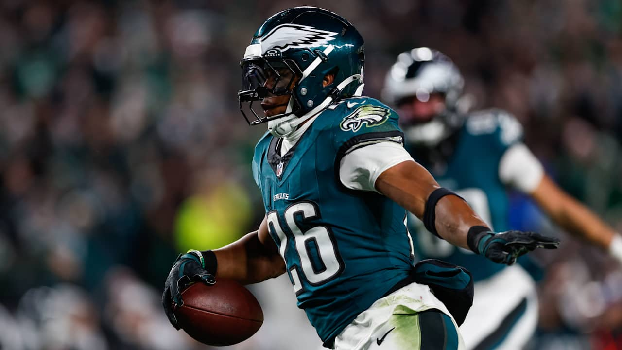 Saquon Barkley soars to 146 rushing yards, 2 TDs in Eagles’ sixth straight win: ‘It’s huge to get this one’