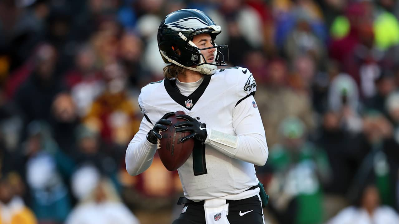 Browns trading for QB Kenny Pickett; Eagles to receive Dorian Thompson-Robinson, 2025 fifth-rounder in deal