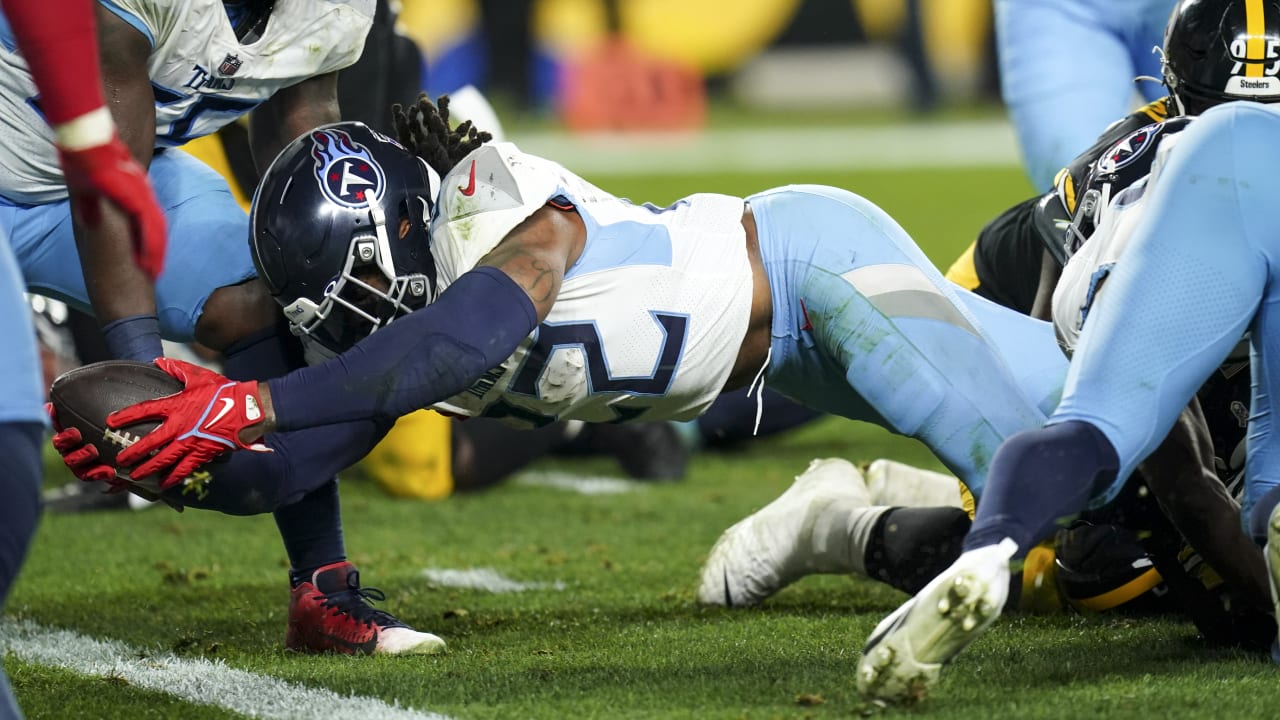 Tennessee Titans running back Derrick Henry's contact balance is 100 on goahead touchdown in