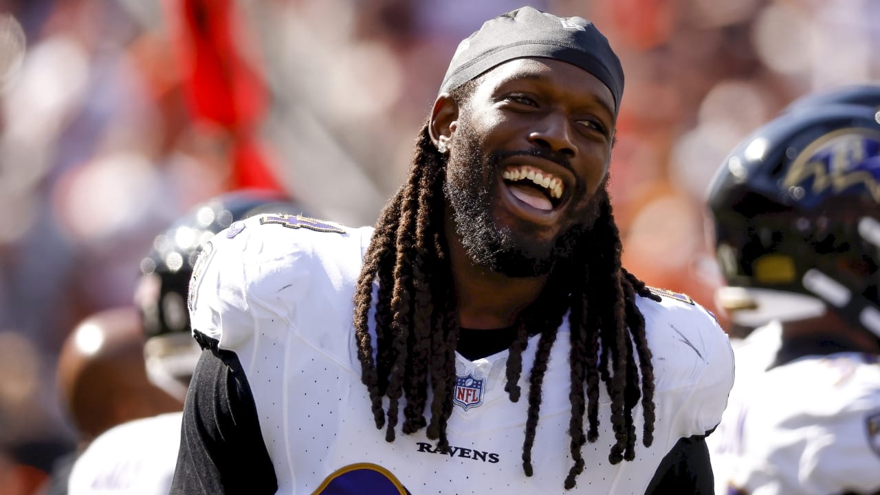 Panthers agree to terms with pass rusher Jadeveon Clowney on two-year, $20  million contract
