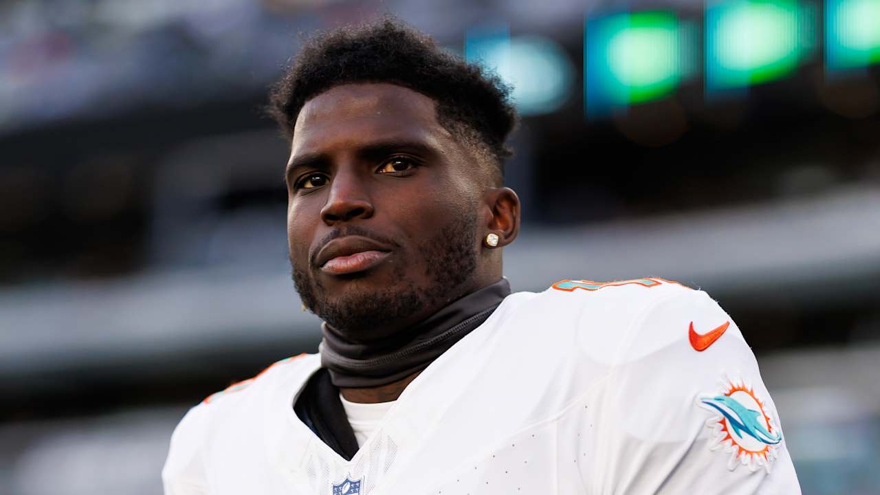 Video shows officers dragged WR Tyreek Hill out of car after he put window back up; Dolphins release statement