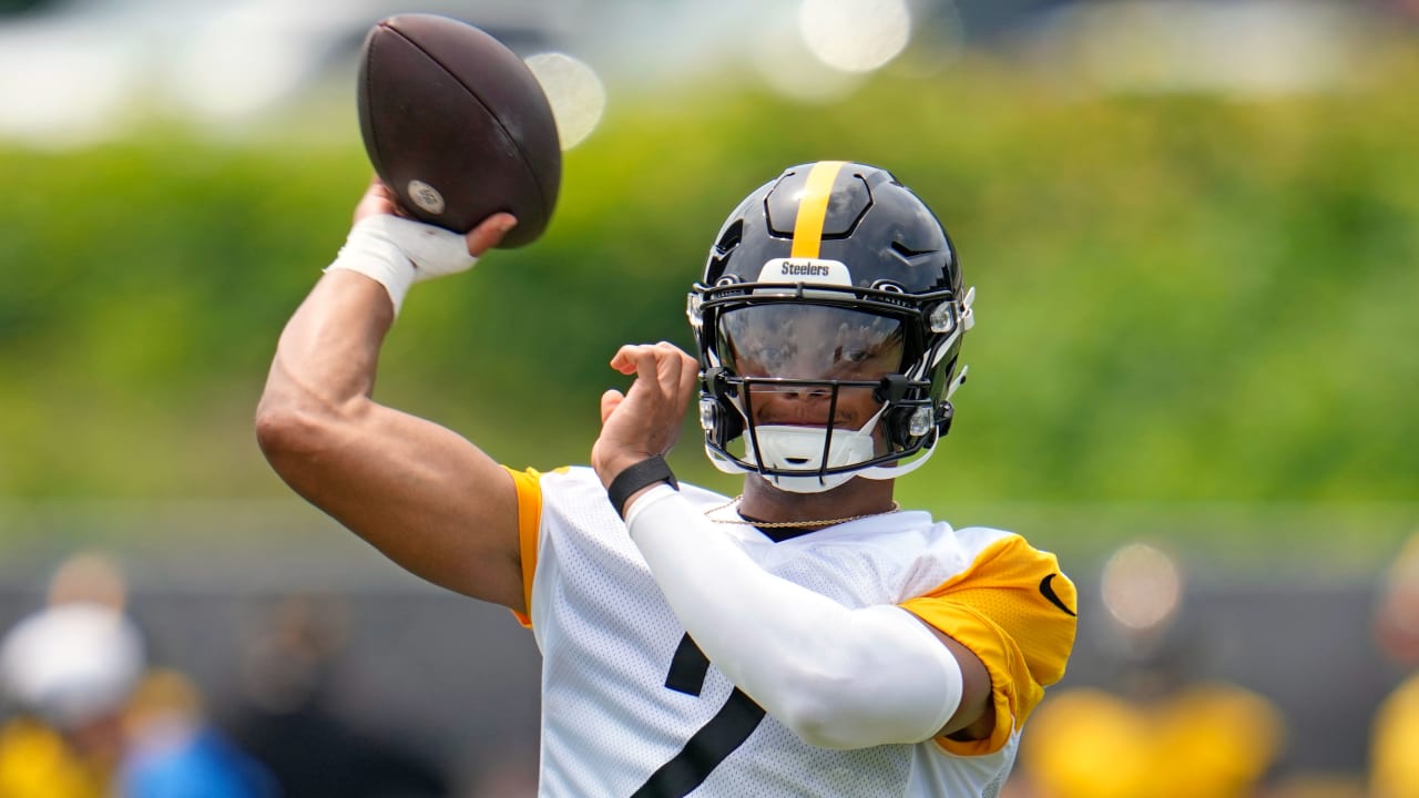 Steelers QB Justin Fields laughs off kick return talk 