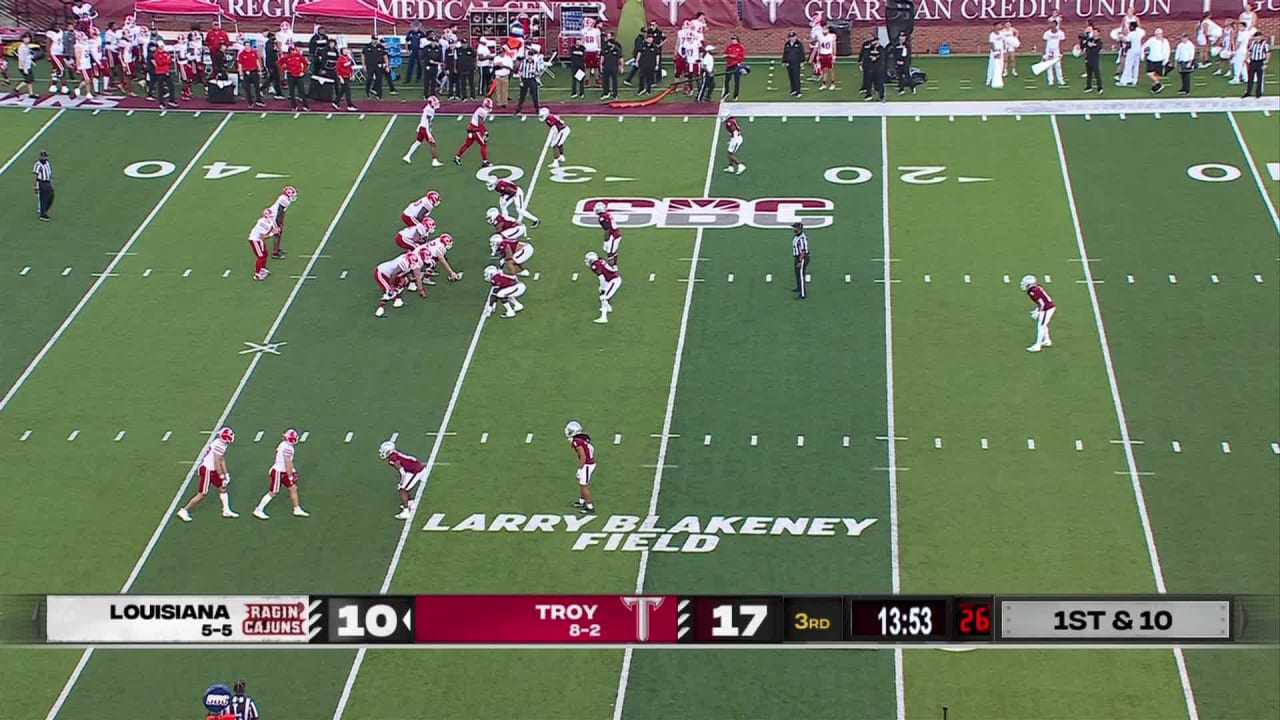 Louisiana Ragin' Cajuns wide receiver Harvey Broussard evades multiple