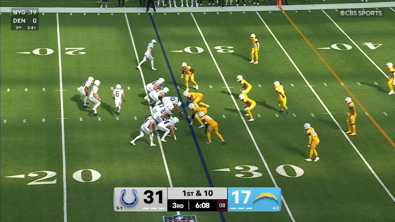 Indianapolis Colts tight end Tyler Warren races down sideline for 29 yards