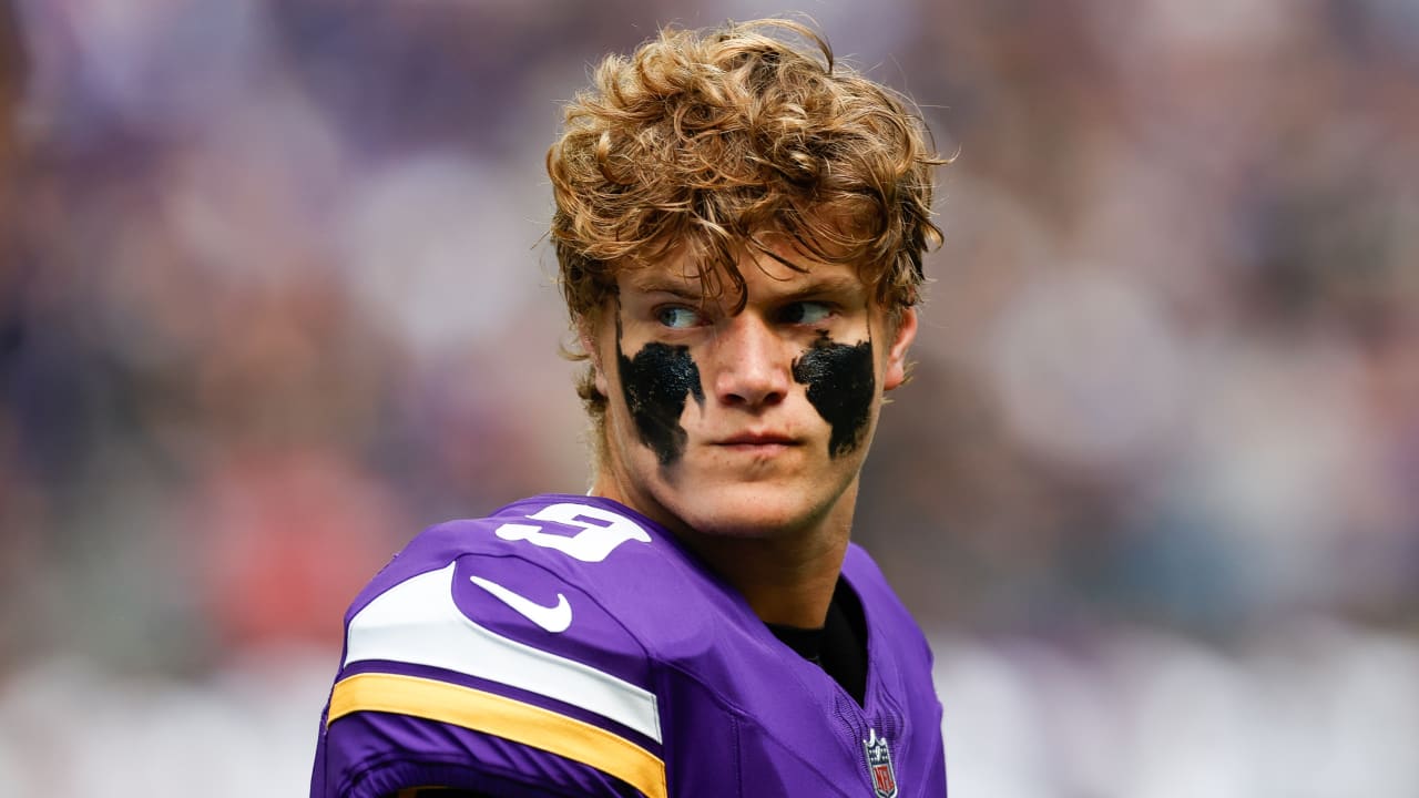 Quarterback Viking JJ McCarthy akan menjalani operasi lutut setelah hasil scan menunjukkan adanya robekan meniskus.