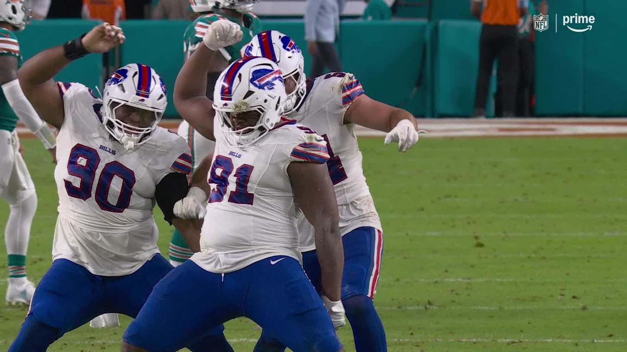 Ed Oliver ambushes Tagovailoa for authoritative fourth-down sack