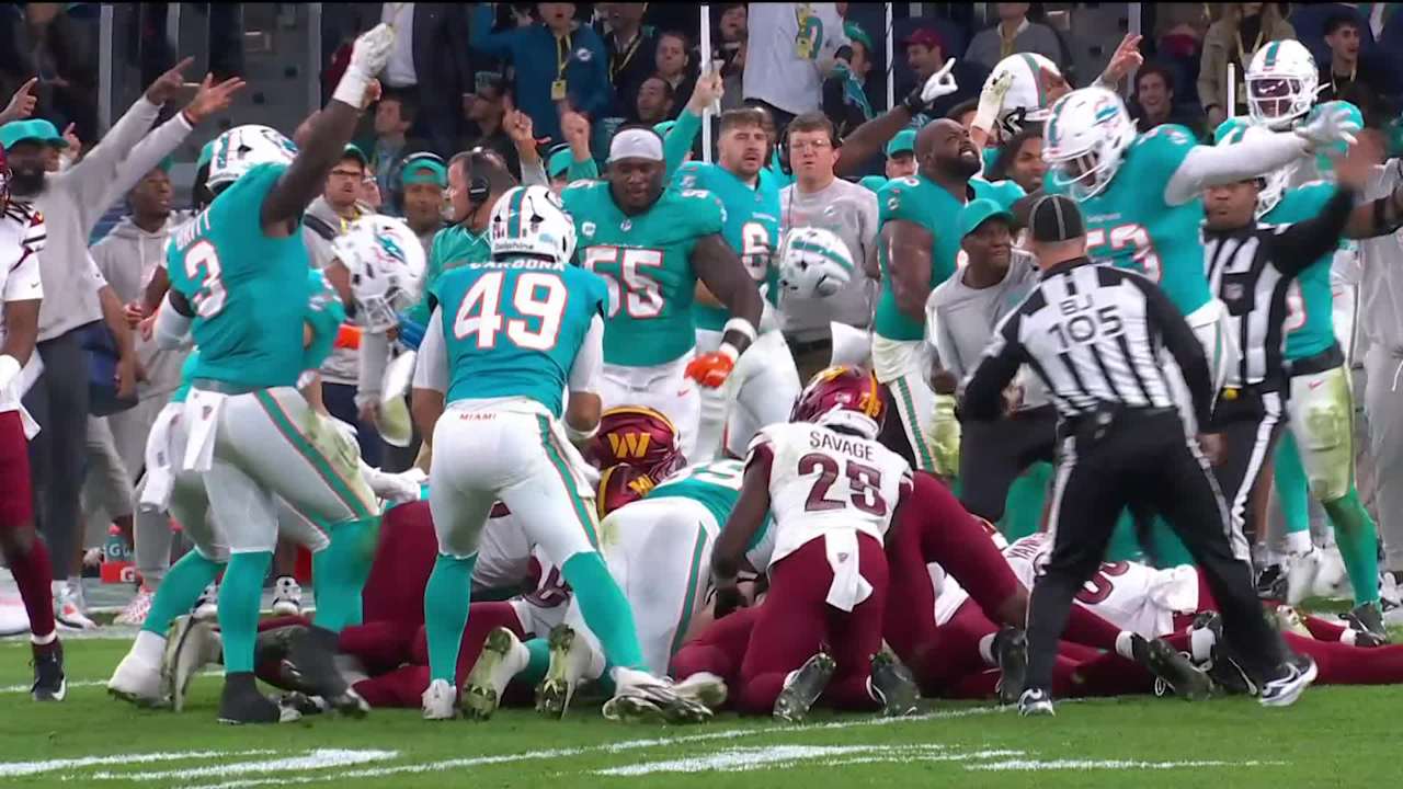 Mike Sainristil fumbles, Ethan Bonner recovers vs. Miami Dolphins