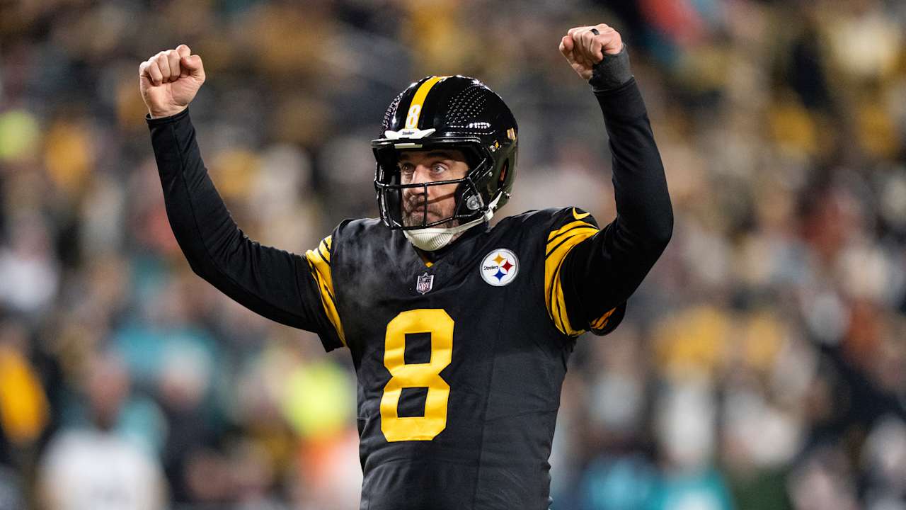Aaron Rodgers pinpoint in first-place Steelers' chilly win over Dolphins: 'I feel real comfortable in this environment'