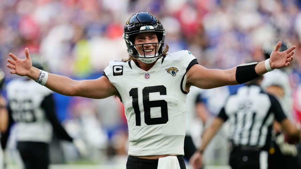 Jaguars QB Trevor Lawrence agrees to terms on five-year, 5 million contract extension