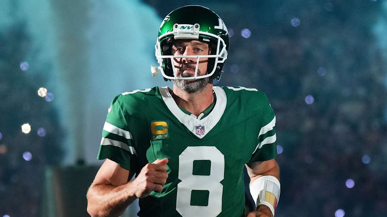 Aaron Rodgers puts on a “really special night” and leads the Jets past the Patriots on their return to MetLife