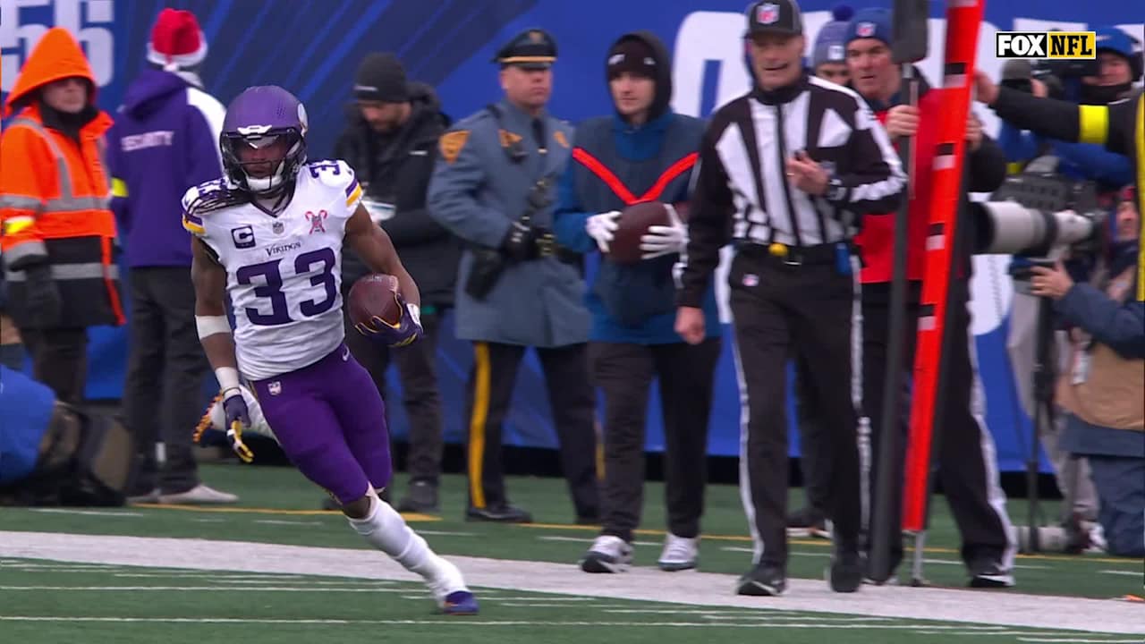 Minnesota Vikings running back Aaron Jones makes man miss and sprints ...