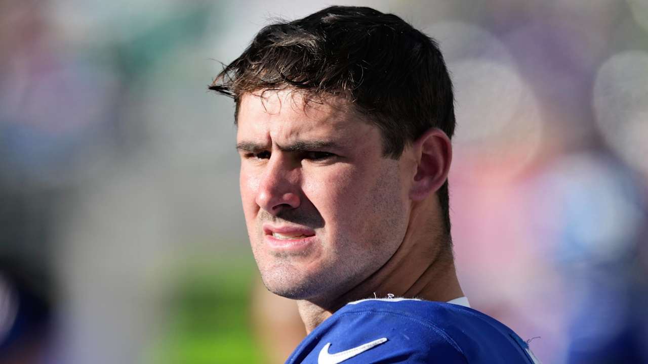 Giants benching QB Daniel Jones amid 2-8 start to season; Tommy DeVito expected to start