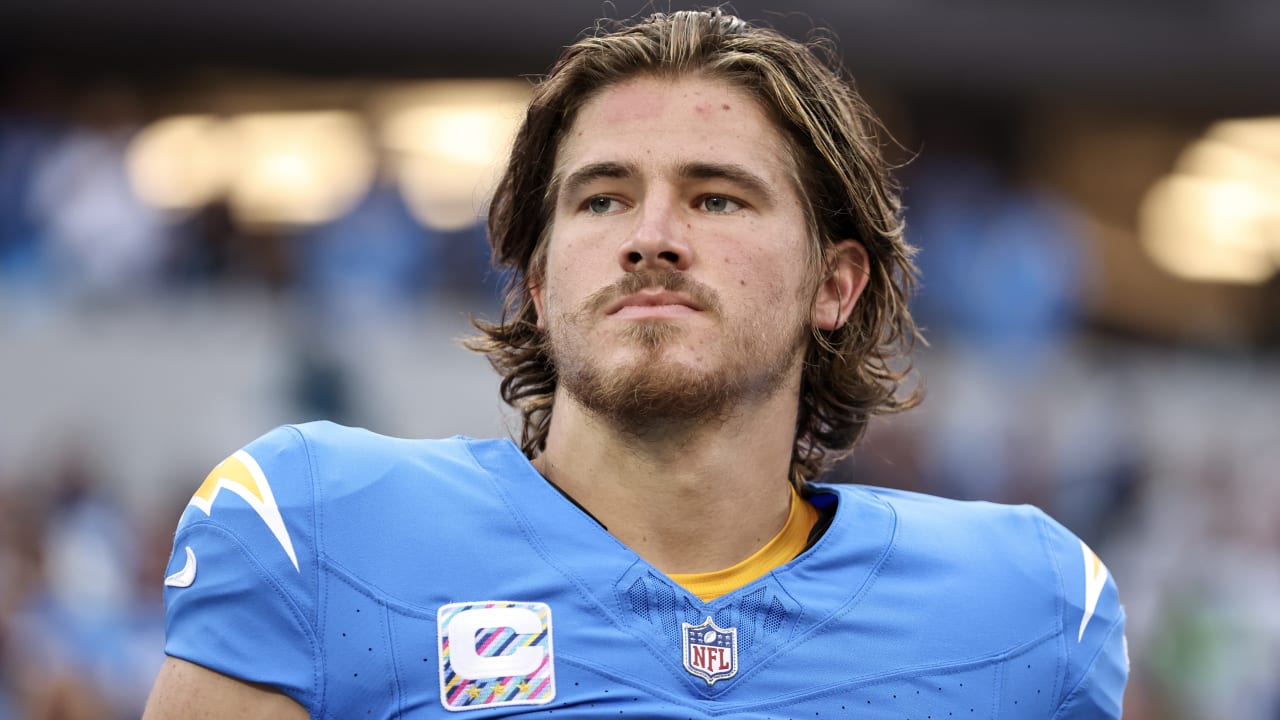 Chargers QB Justin Herbert diagnosed with plantar fascia injury to right foot, expected to be ready for 2024 season