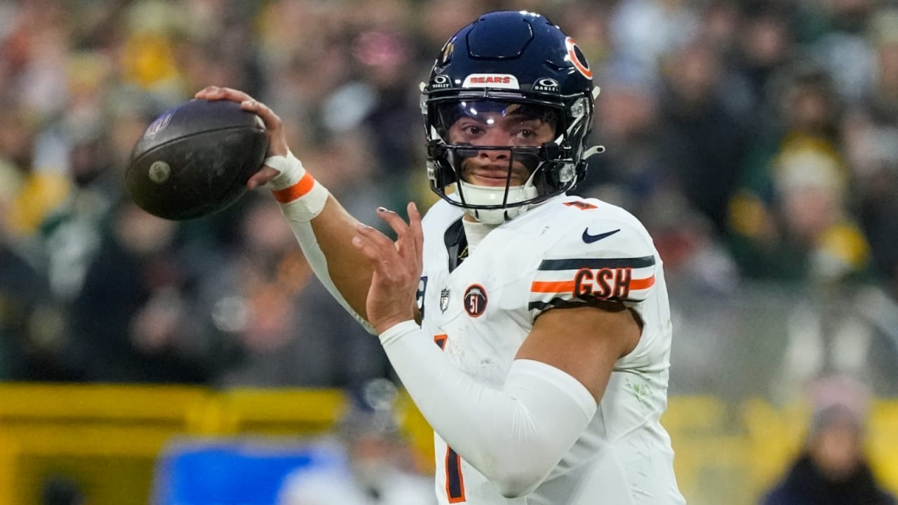 Bears trading QB Justin Fields to Steelers in exchange for 2025 conditional  sixth-round pick