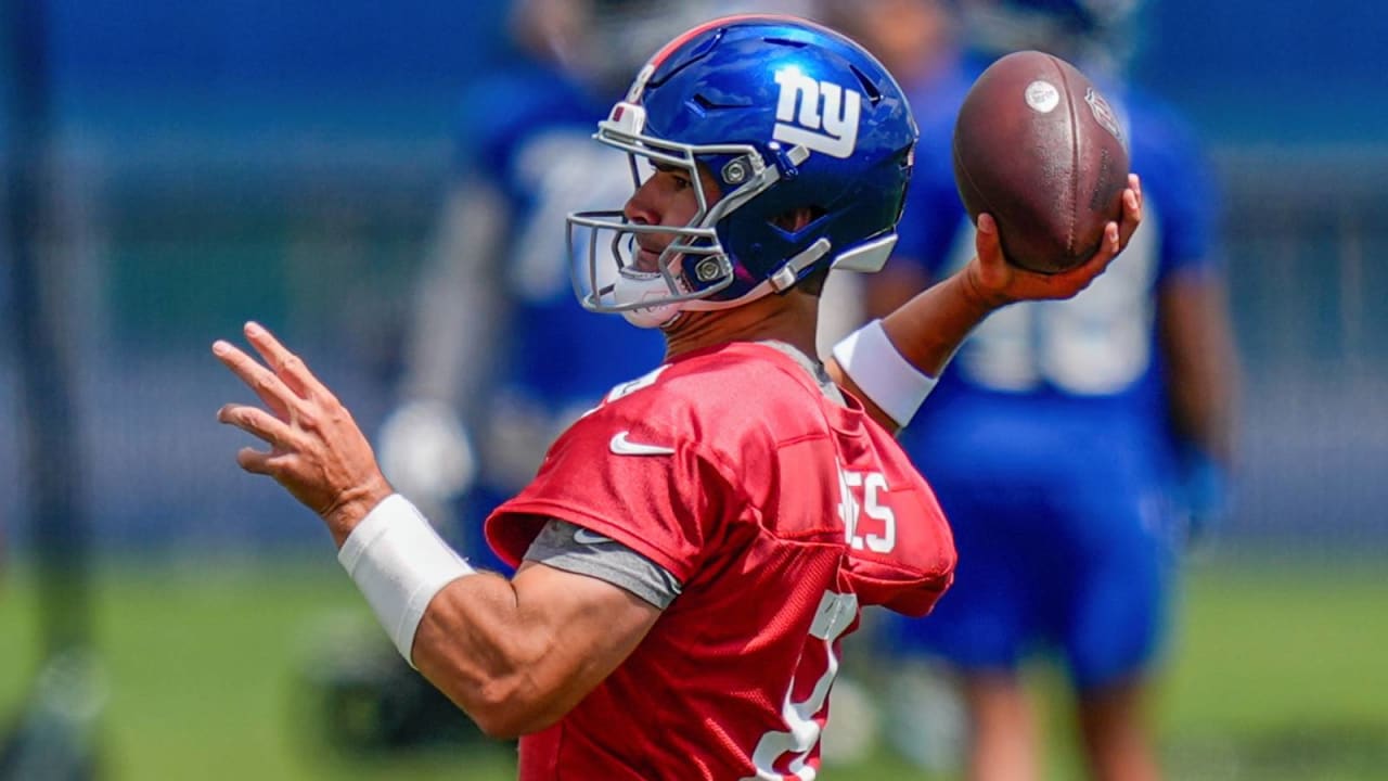 Giants QB Daniel Jones (knee) fully cleared for contact to begin training camp