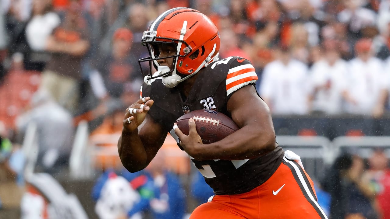 Browns’ Nick Chubb taking knee rehab ‘day by day,’ says hit by Minkah Fitzpatrick ‘part of the game’