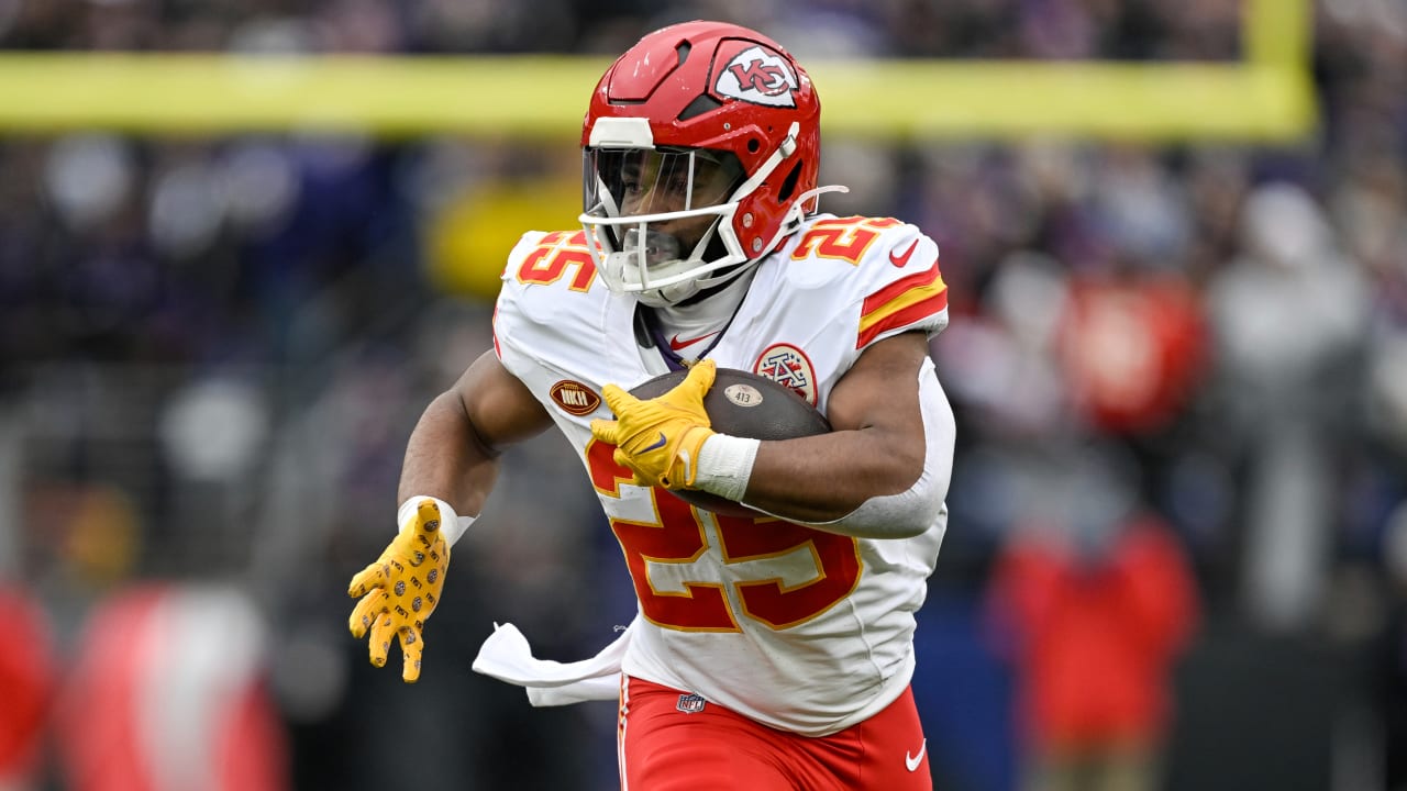 RB Clyde Edwards-Helaire re-signing with Chiefs on one-year deal