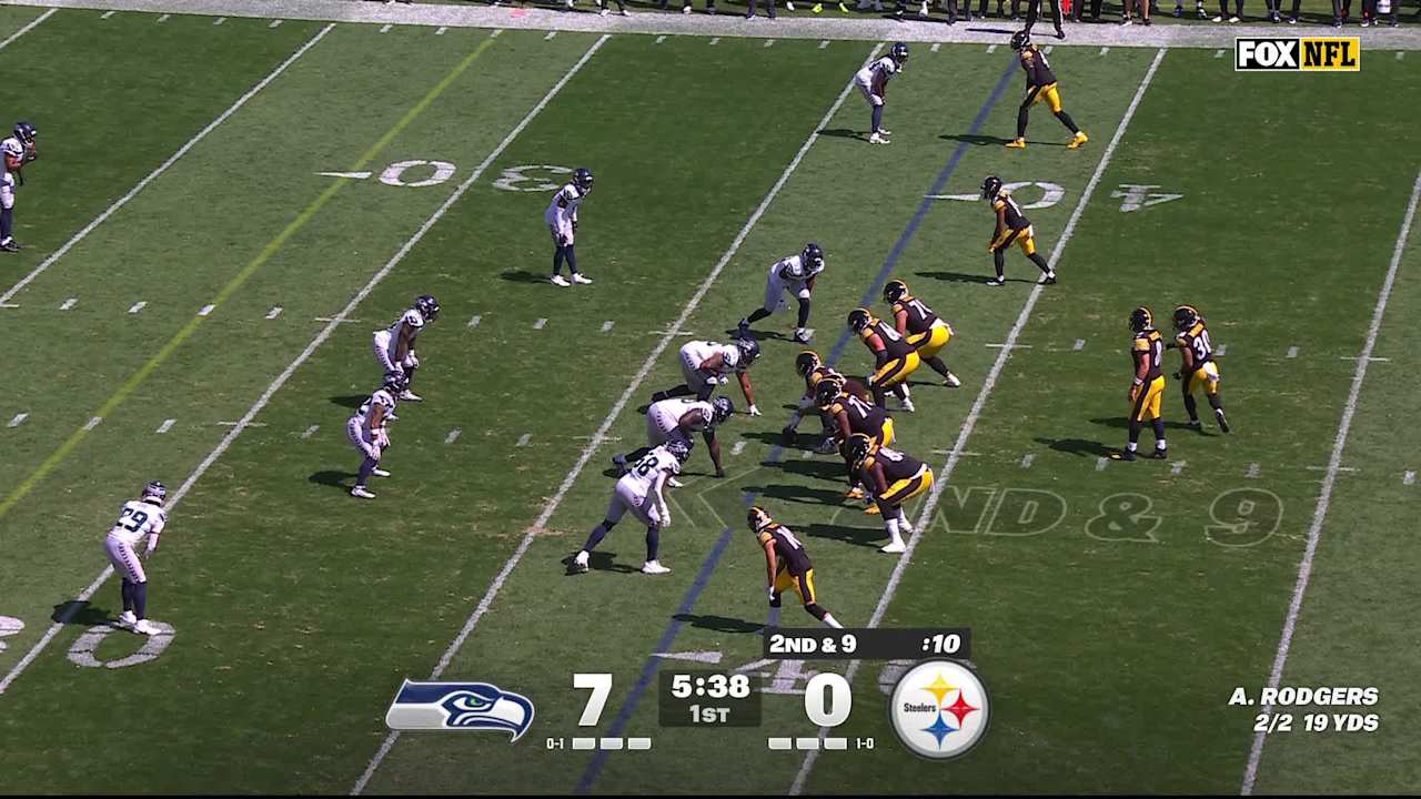 Pittsburgh Steelers running back Jaylen Warren's hurdle adds a spark to ...