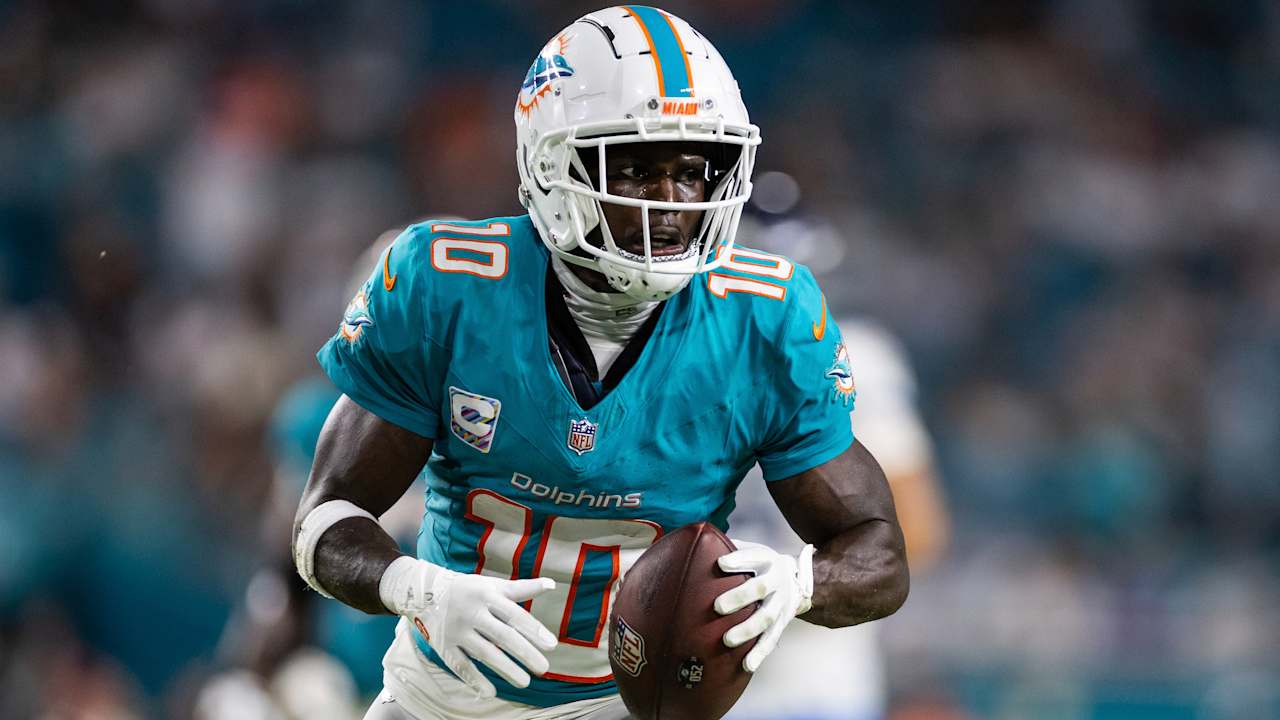 Dolphins WR Tyreek Hill on his name being mentioned in trade rumors: ‘I love being here’