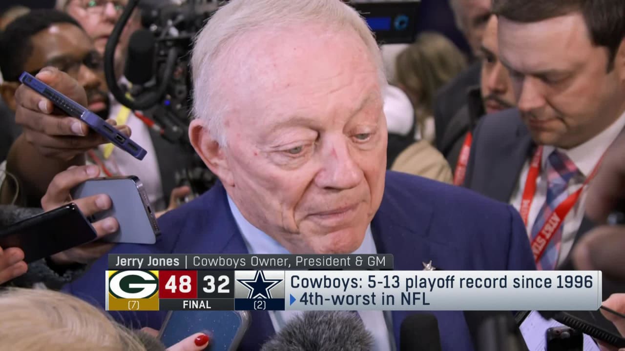 Dallas Cowboys owner Jerry Jones reacts to Cowboys loss vs. the Green(06)