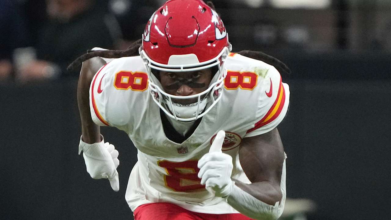 Chiefs HC Andy Reid expects to see “more” from WR DeAndre Hopkins on Monday night against the Buccaneers