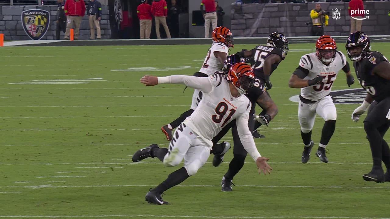 Cincinnati Bengals defensive end Trey Hendrickson glides past Baltimore ...