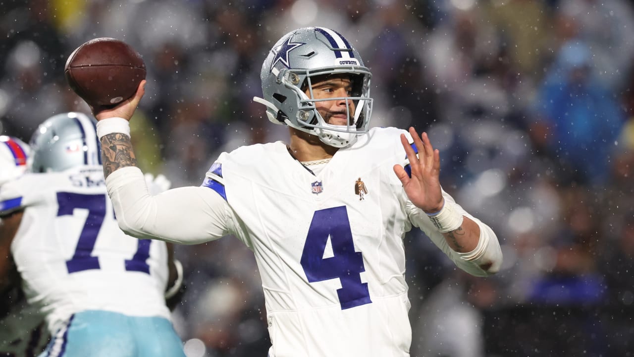 Cowboys clinch third straight trip to postseason following losses by