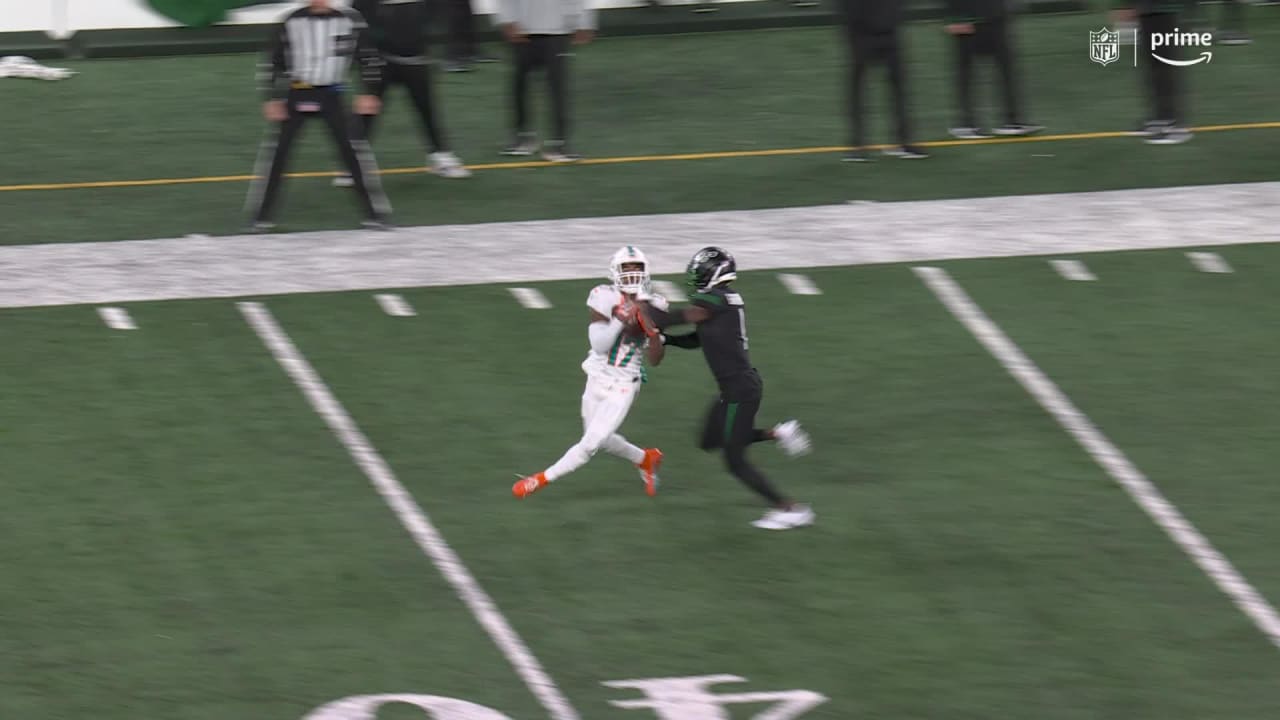 Miami Dolphins wide receiver Jaylen Waddle races by New York Jets