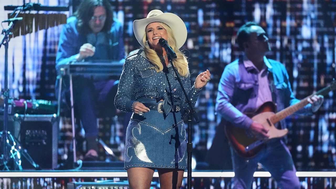 Miranda Lambert to perform at halftime of Eagles-Cowboys Thanksgiving ...