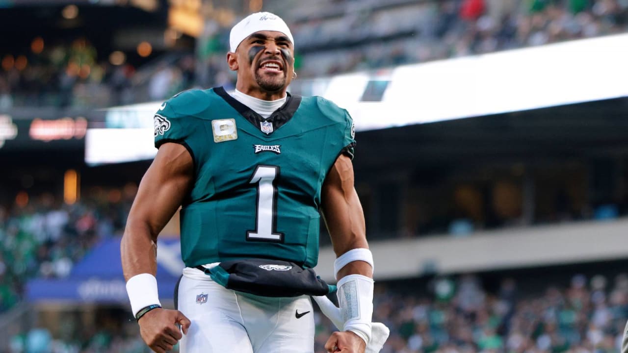 Jalen Hurts plays through pain in 'gritty' Eagles win over Cowboys