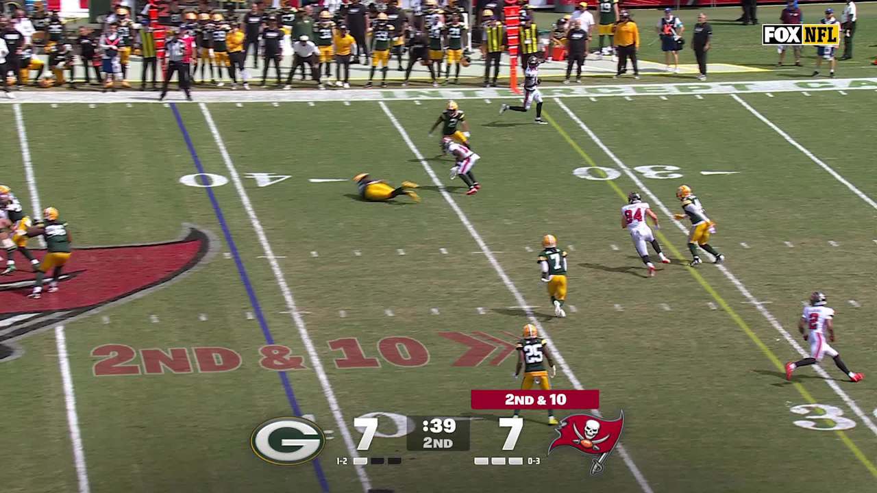 Green Bay Packers linebacker Edgerrin Cooper jumps Tampa Bay Buccaneers ...
