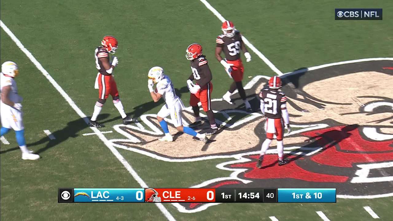 Los Angeles Chargers Quarterback Justin Herbert Zips 16-yard Pass To ...