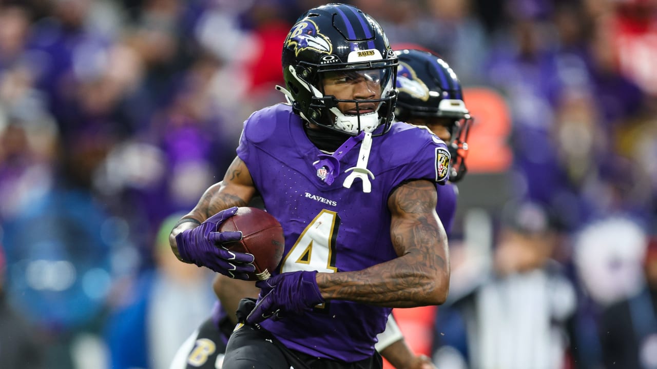 During the recent game between the Detroit Lions and Baltimore Ravens, many fans noticed that Zay Flowers had a tattoo on his arm with the colors and symbol of the movement, along with the number "988" - the Suicide and Crisis Hotline. And it was only after the loss to the Lions that he shared with a trembling voice: "Even though I lost, I still dedicate this effort to my father, he is one of the..." Along with those emotional words, Zay Flowers also decided to donate $988,000 to the Suicide & Crisis Hotline with the message: "Everyone has the right to live in a loving environment...".D