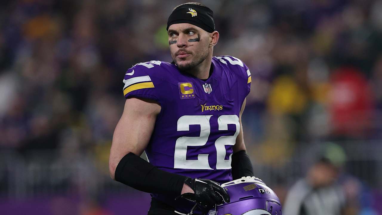 harrison smith helmet Minnesota Vikings Hand Signed Autographed Full-Size Replica with HITMAN Inscription & BECKETT COA Minnesota Vikings' Harrison Smith during