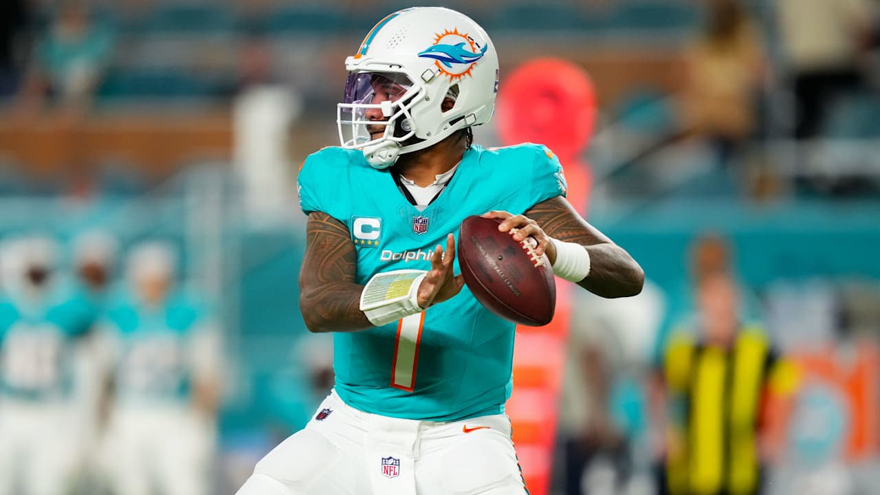 Image for Dolphins open to trading ahead of deadline as Miami faces questions on Tua Tagovailoa, Mike McDaniel