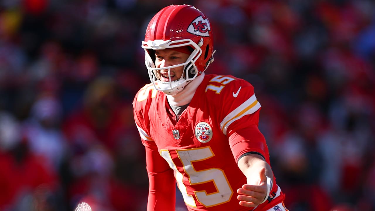 Chiefs restructure Patrick Mahomes' contract to free up over $43 million in cap space - NFL.com image