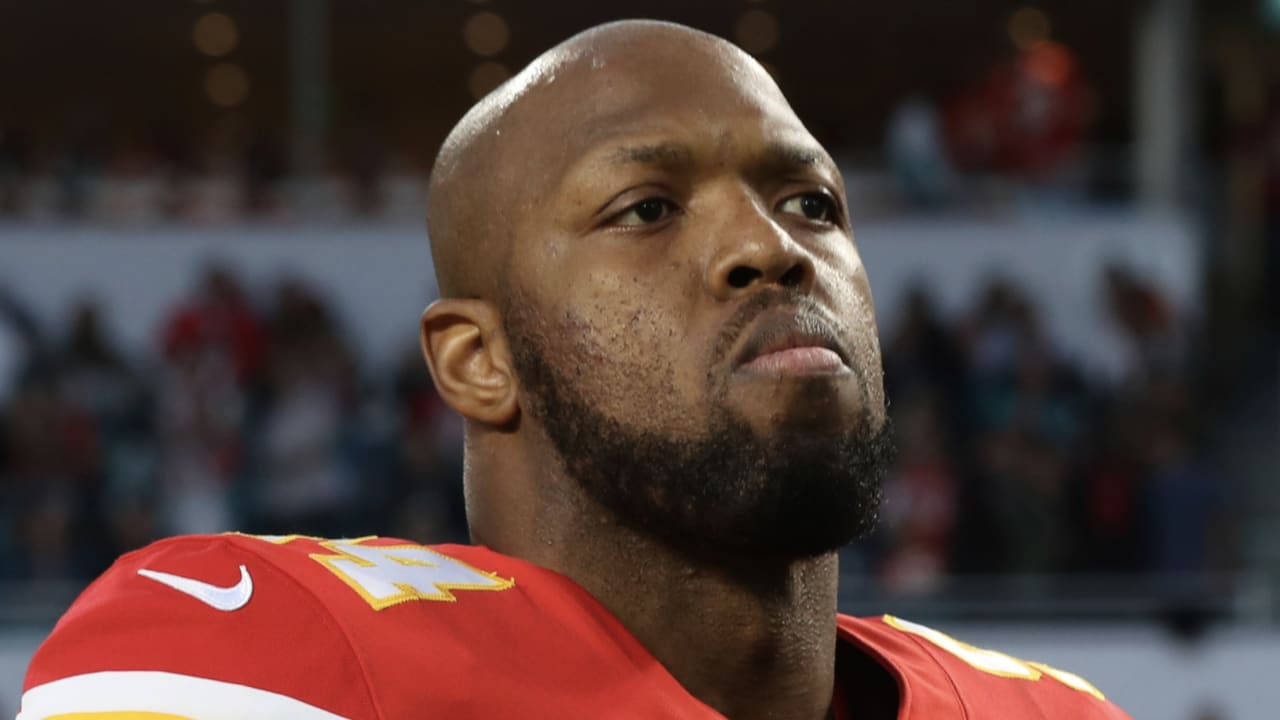 Former NFL player Terrell Suggs arrested for threatening another man with a handgun in a Starbucks drive-thru line