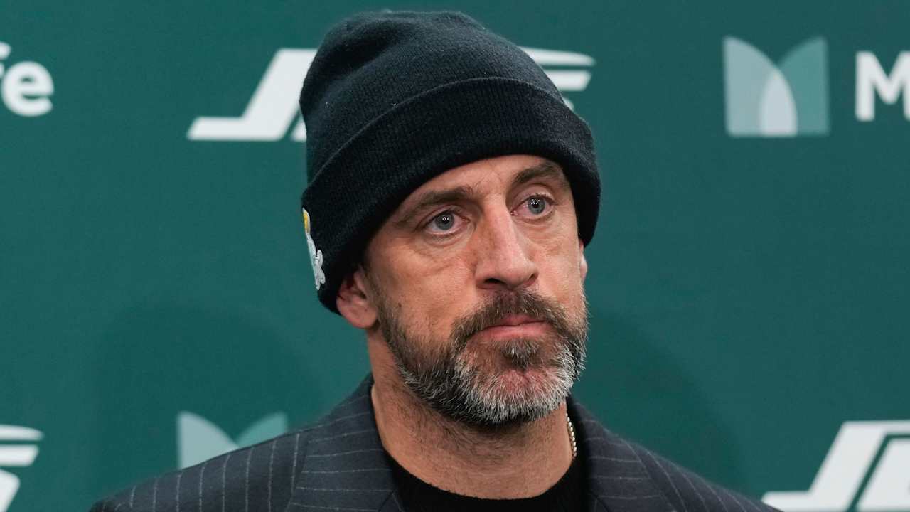 Jets inform QB Aaron Rodgers they're moving in 'different direction'