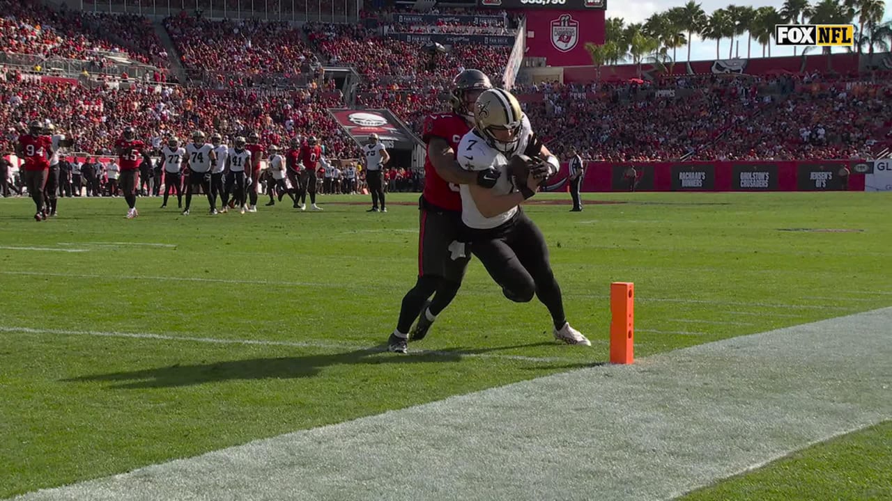 New Orleans Saints quarterback Derek Carr pinpoints a 22-yard back ...