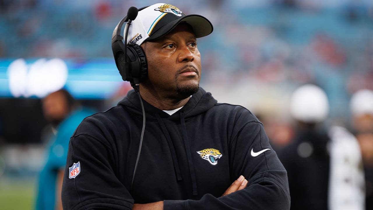 Jaguars fire defensive coordinator Mike Caldwell, his staff after