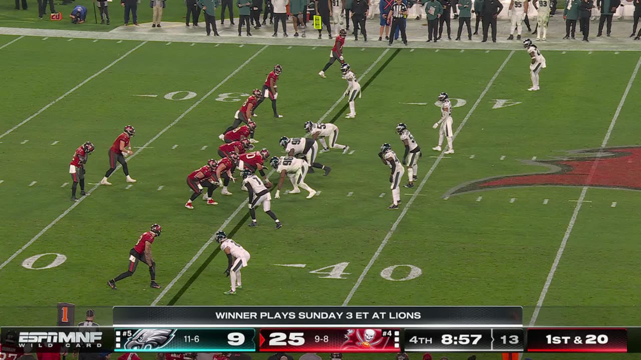 Tampa Bay Buccaneers quarterback Baker Mayfield finds wide receiver