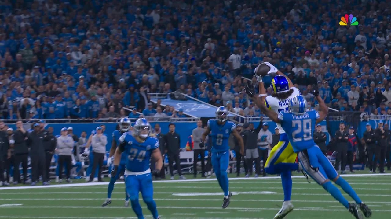 los-angeles-rams-quarterback-matthew-stafford-threads-the-needle-on-22