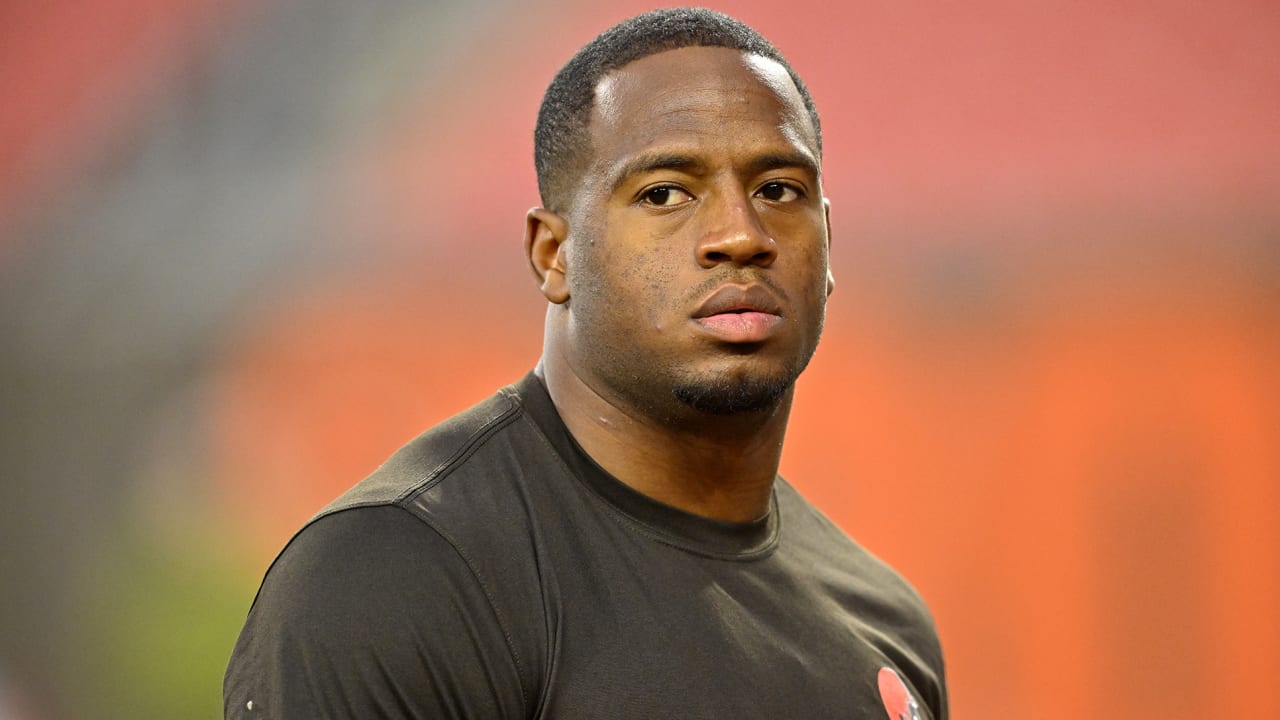 The Browns are reworking the contract to keep star RB Nick Chubb in Cleveland for the 2024 season