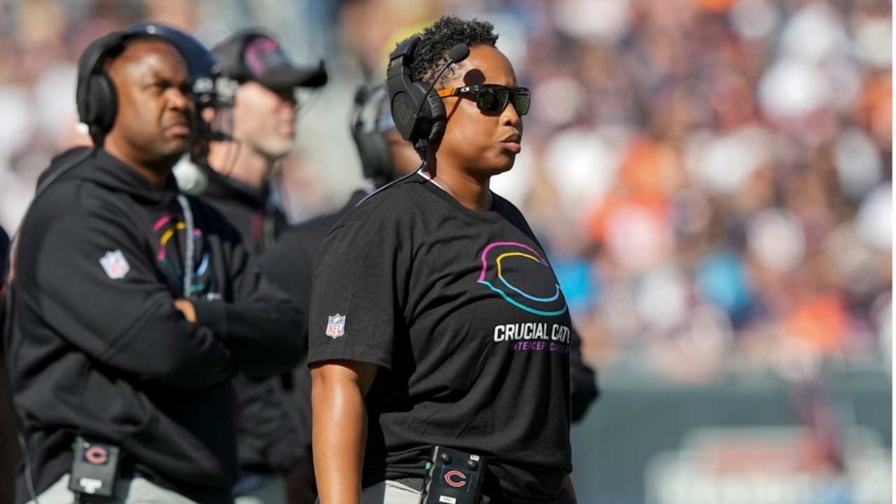 Jennifer-King-AP-bears-rb-coach
