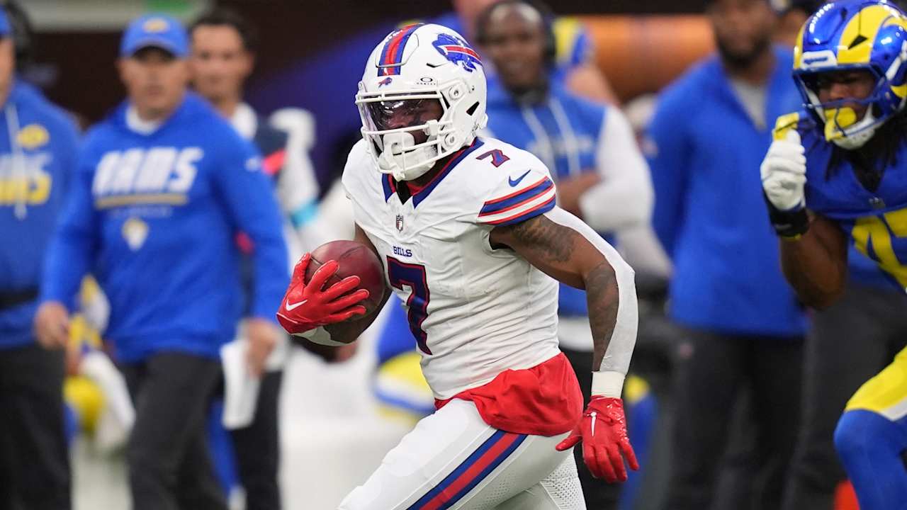 Can't-Miss Play: 70-yard return on opening kickoff! Ray Davis opens 'MNF' with a BANG
