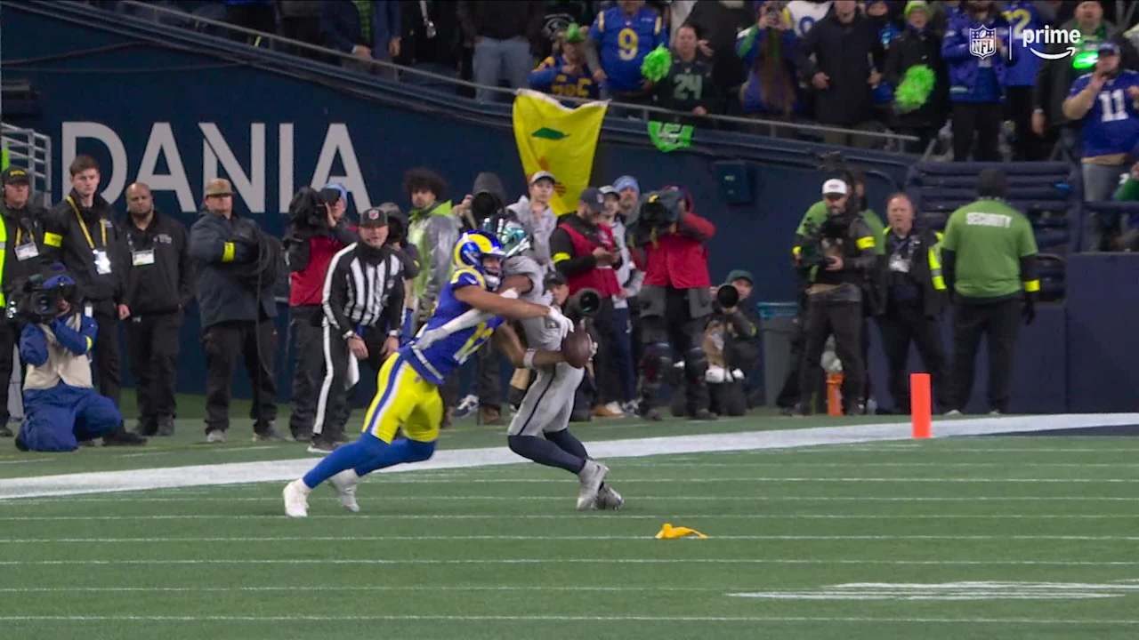 Los Angeles Rams wide receiver Puka Nacua snags a crazy contested catch ...