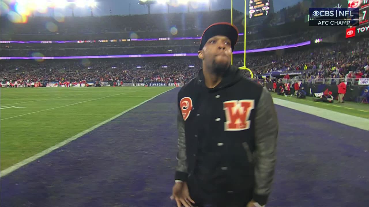 Former NFL linebacker Terrell Suggs gets Ravens fans amped up in third