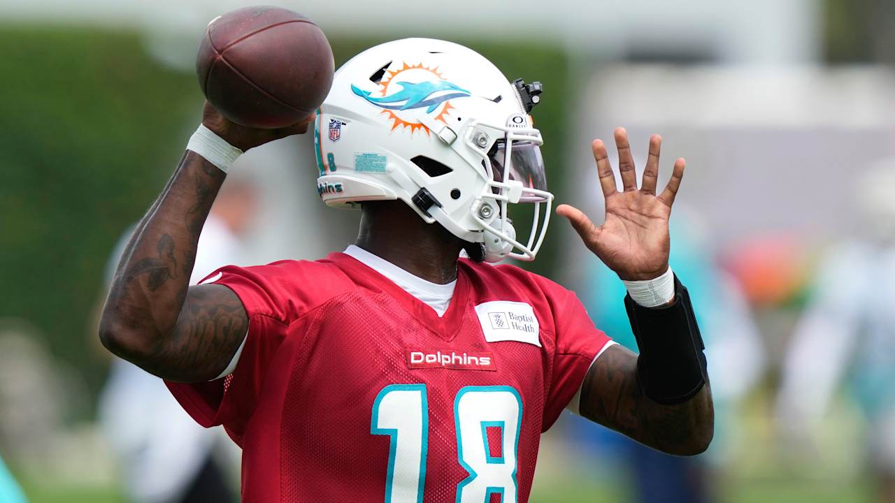 The Dolphins start QB Tyler Huntley against the Titans on Monday